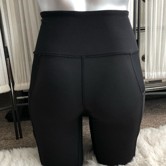 175.♎️Lululemon seek the heat crop - Picture 3 of 9